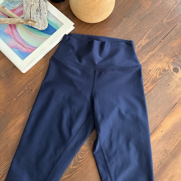 Alo Yoga Navy Airlift leggings - Picture 2 of 5